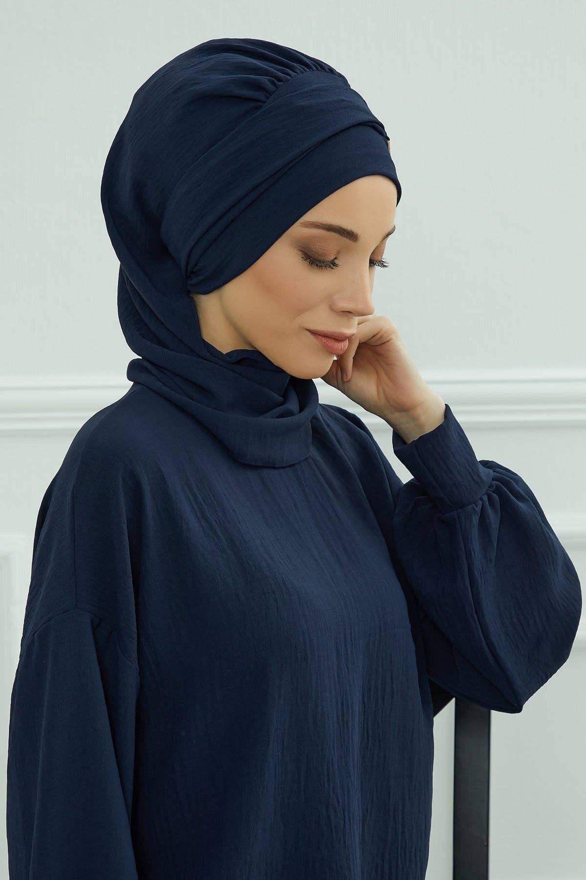 Aisha's Design – wholesale Hijab – Women’s – Modest Fashion Instant Aerobin Turban with Leopard Pattern Accessory, Pre-Tied Aerobin Hijab with Chic Metal Accessory,HT-11A14