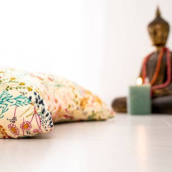 Wild Meadow Half Moon Kudde för wholesale av Goldwerk Schliersee