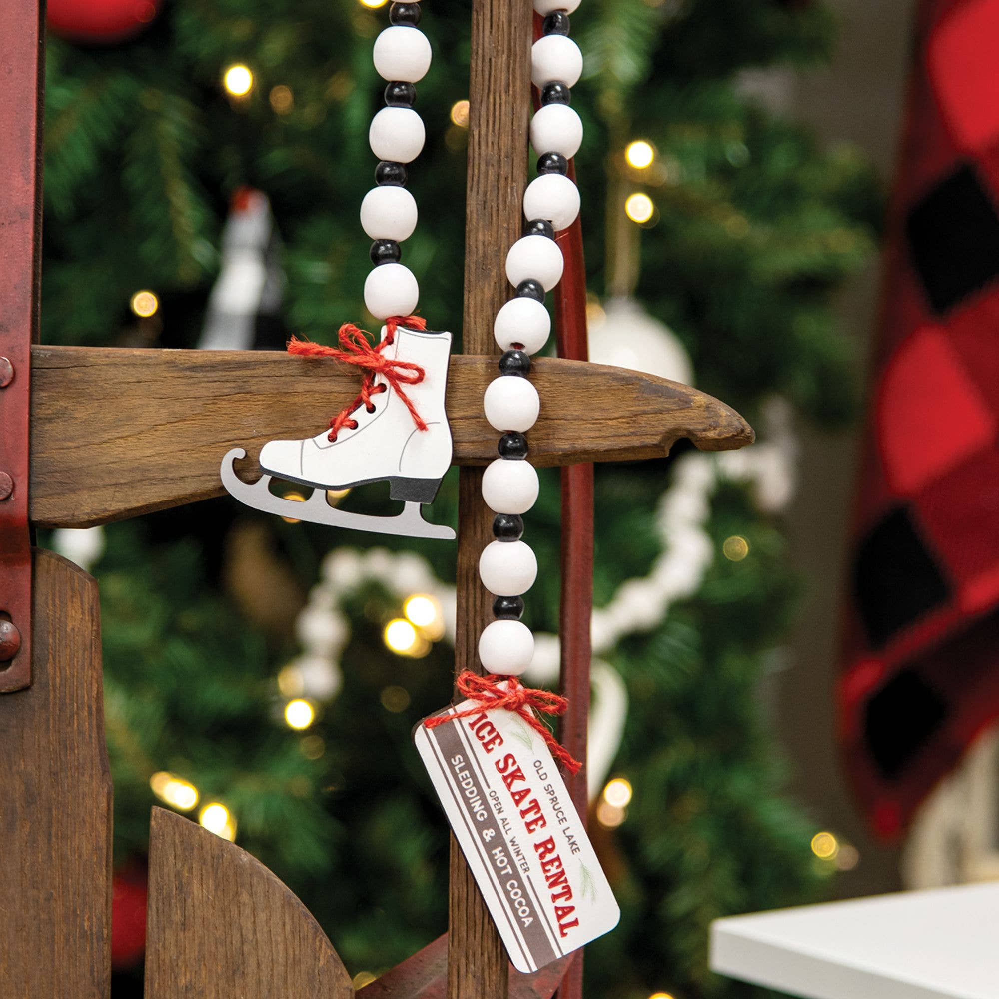 Col House Designs – Arco de bandeirinhas por atacado – Aluguer de skate no gelo preto e branco Grinalda com Frisas1