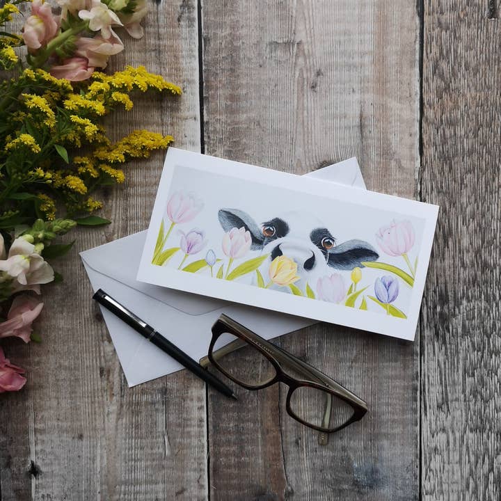 Biglietto di auguri 'Tulip Moo' vuoto all'interno per la vendita all'ingrosso da parte di Lucy's Farm