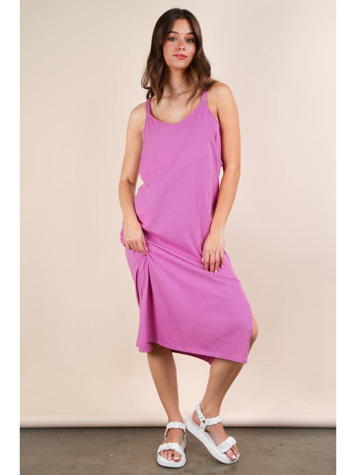 VERY J – Großhandel Kleid – Damen – VERY J Freizeit-Midikleid mit V-Ausschnitt und Ärmellos8
