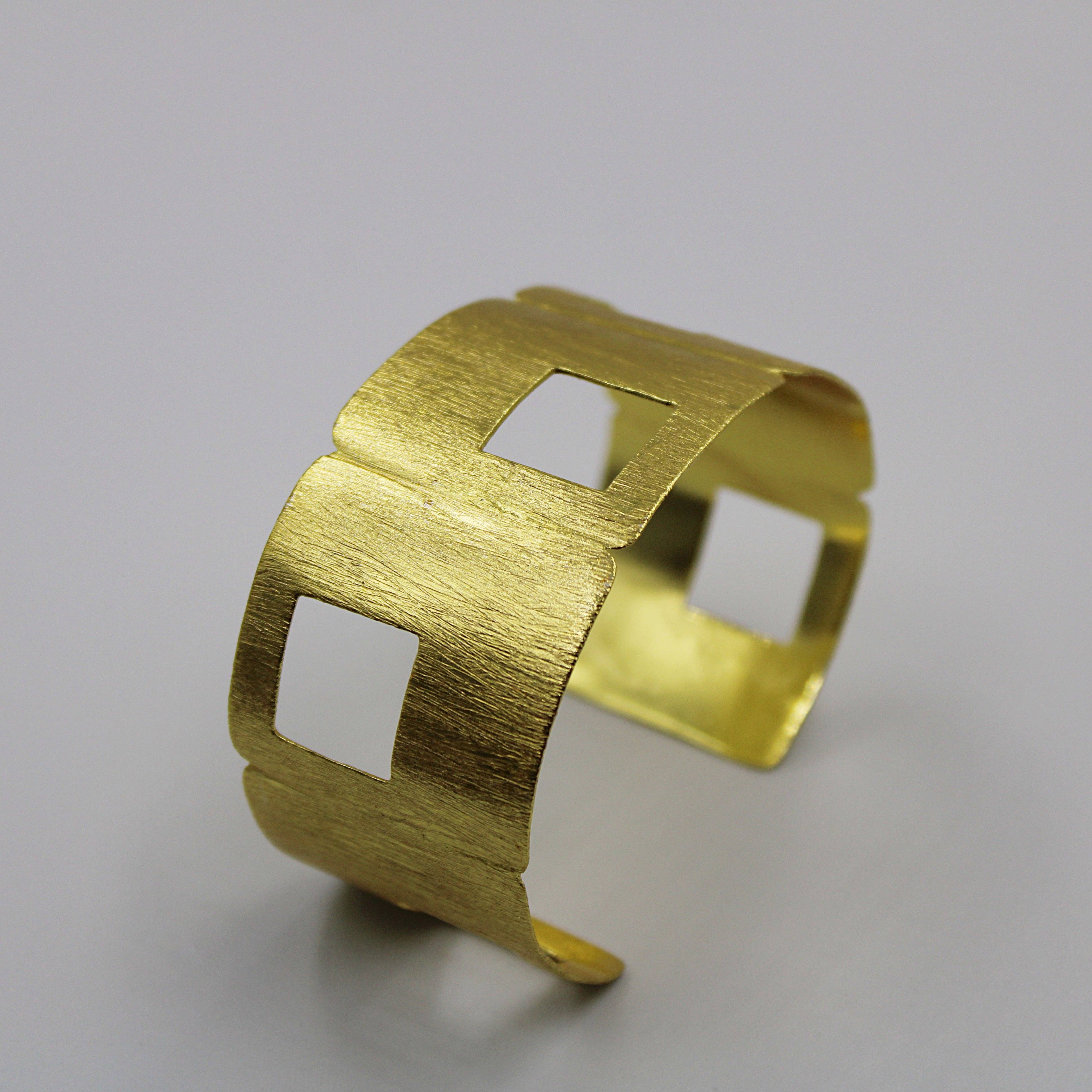 LA MAR - Wholesale Cuff Bracelet - SIXTY gold-plated bracelet - Design with character2