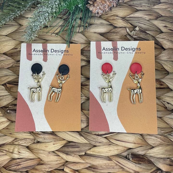 Boucles d'oreilles pendantes en forme de renne pour la vente par Asselin Designs