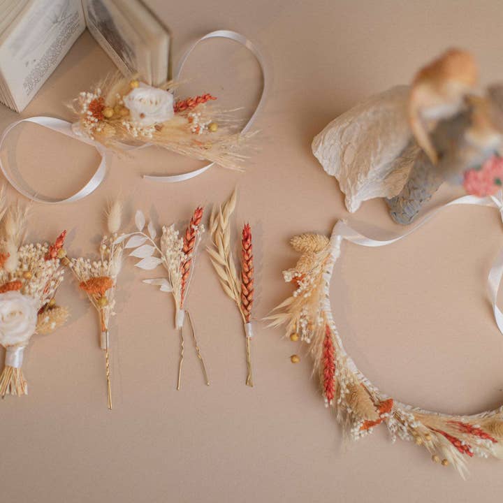 Hidden Botanics - Wholesale Dried/Pressed Flowers - Dried Flowers Bridal Bouquet - Burnt Orange & Cream No. 82