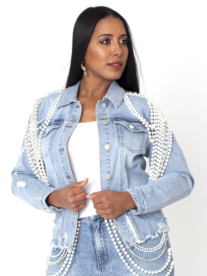 Giacca di jeans con perle applicate e effetto usurato - 82925 per la vendita all'ingrosso da parte di For Her NYC