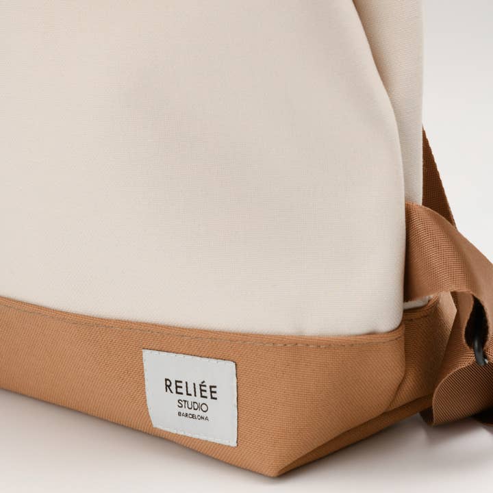 Reliée Studio - Wholesale Backpack - Women's - WATERPROOF light backpack in black - Mel5