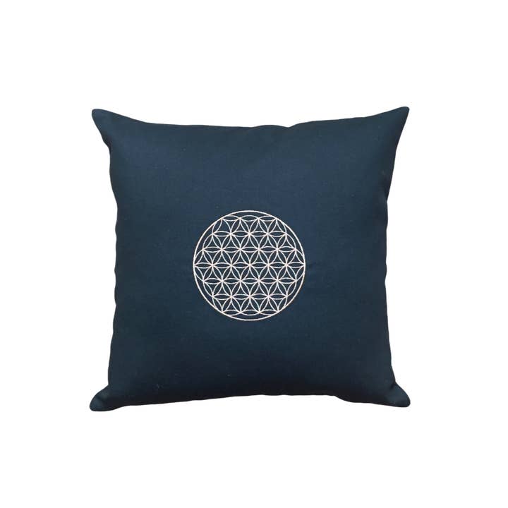 Coussin brodé Fleur de vie - Cuivre pour la vente par Bohemtolia