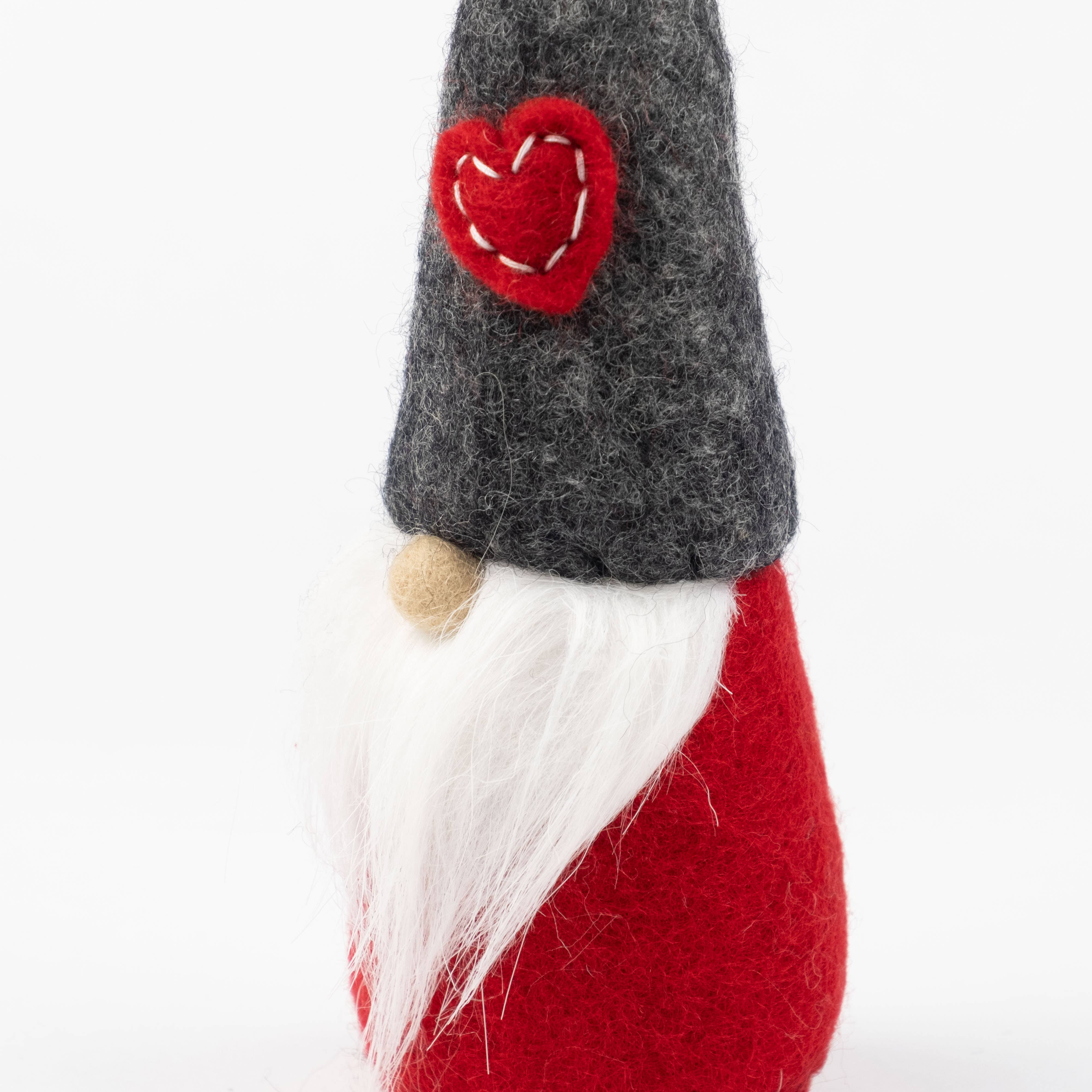 The Winding Road - Vendita all'ingrosso Decorazioni da tavolo - Decorazioni di Natale - Gnomo in Feltro - Cuore Rosso4