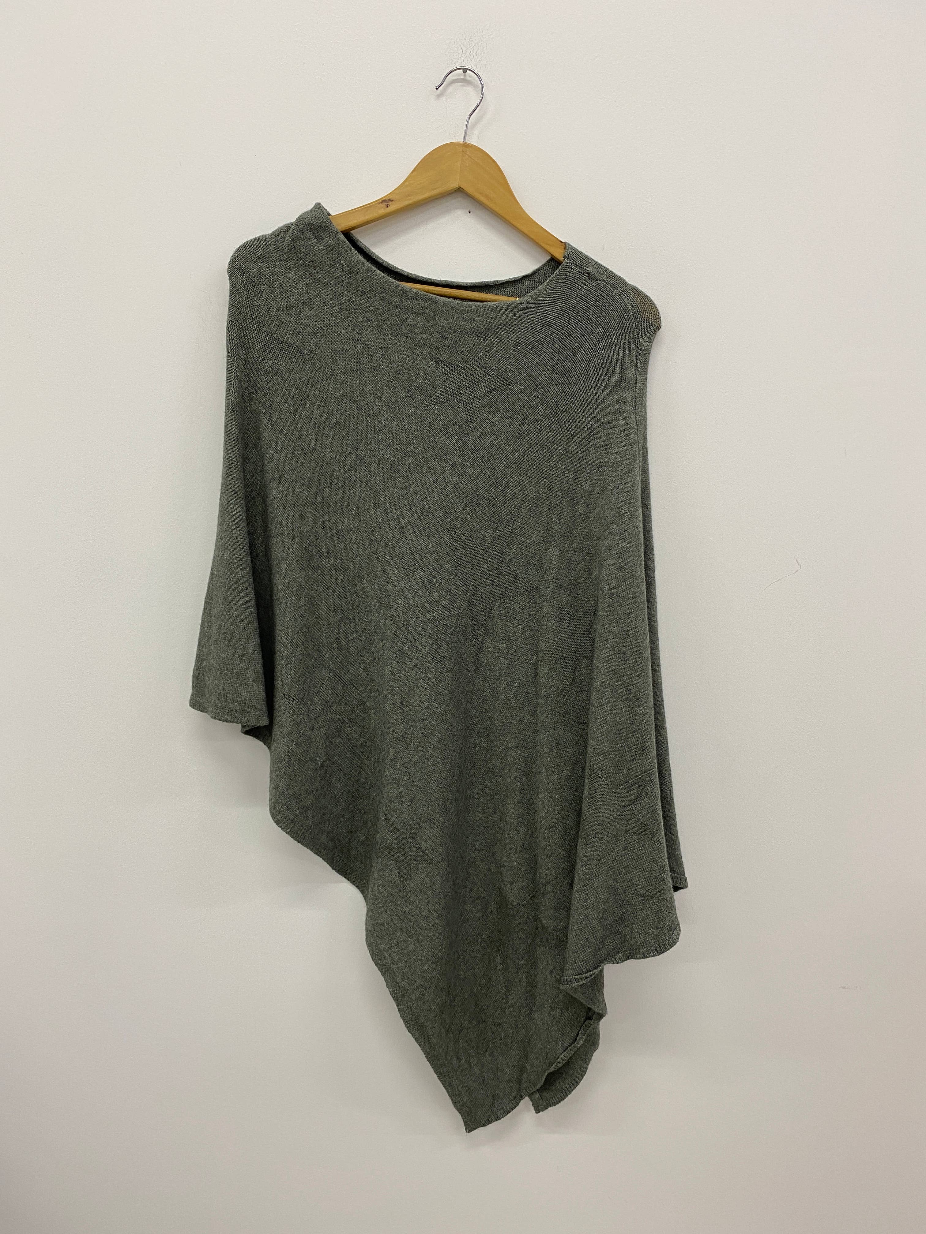 ORNELLA PARIS - Wholesale Poncho - Women's - LEL-P0076 'star' poncho25