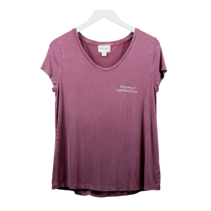 CAMISETA DE LADRILLO COSIDO A MANO PARA MUJER 'SOCIALMENTE RESPETUOSO' para venta al por mayor de Maskdanna by Califortunate