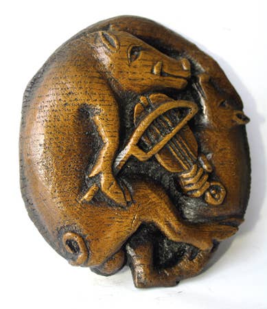 Oakapple Designs Ltd - Wholesale Decorative Figurine - Pig Playing The Viol - Reproduction Cathedral Carving.2