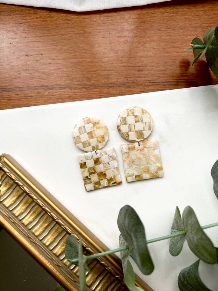 Elfenben/Onyx marmor ternet Polymer ler øreringe for engroshandel hos Frida Smallo Designs