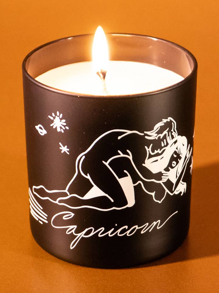 Bougie de massage de l'horoscope du zodiaque Capricorne pour la vente par Black Cake Clothing