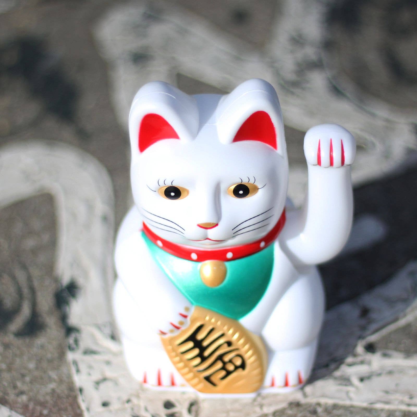 Tribal Trade GmbH - Wholesale Decorative Figurine - Lucky cat Maneki-neko waving cat 13cm white11