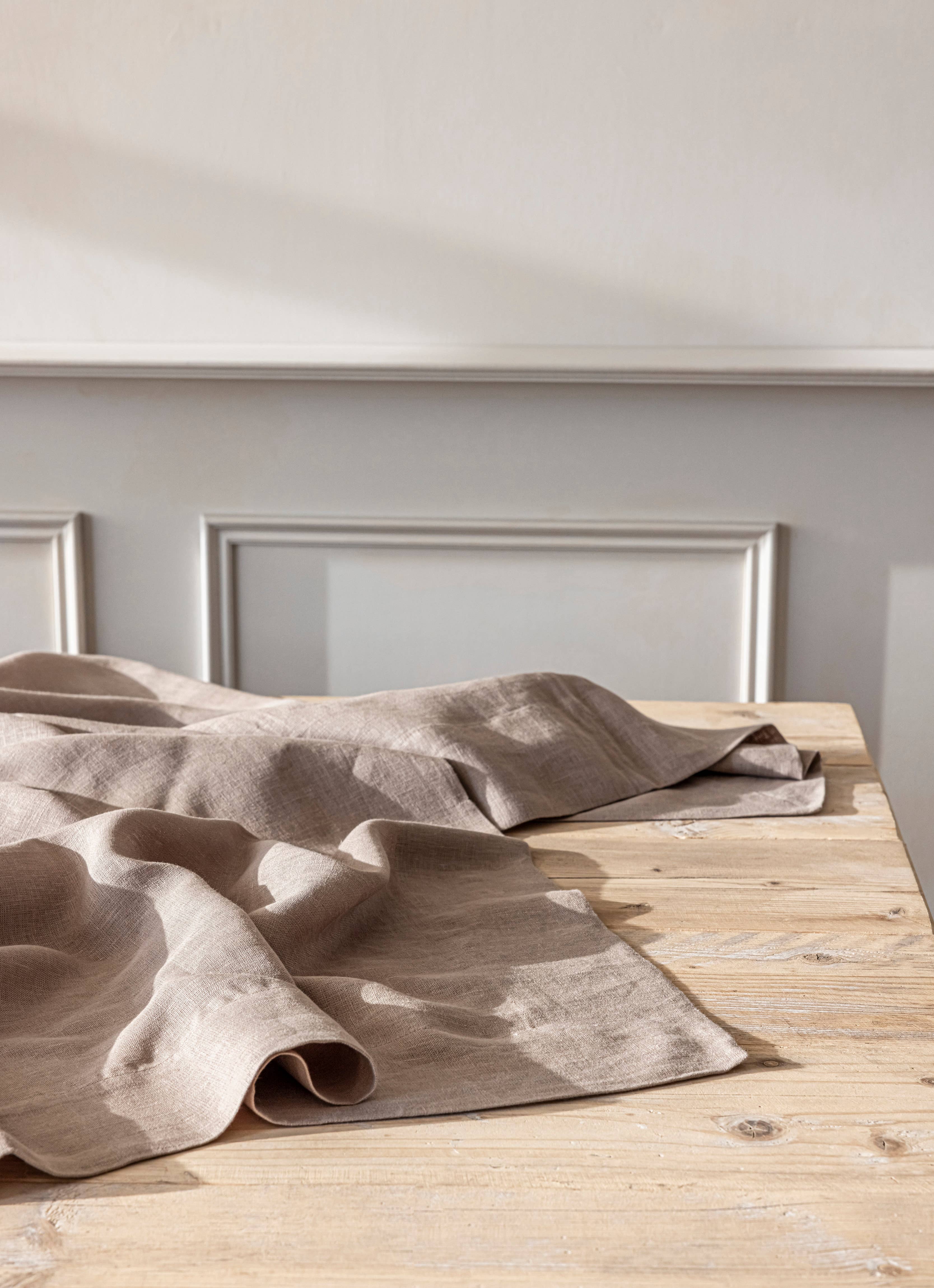 over&back - Wholesale Tablecloth - 100% Linen Tablecloth – 70x10810