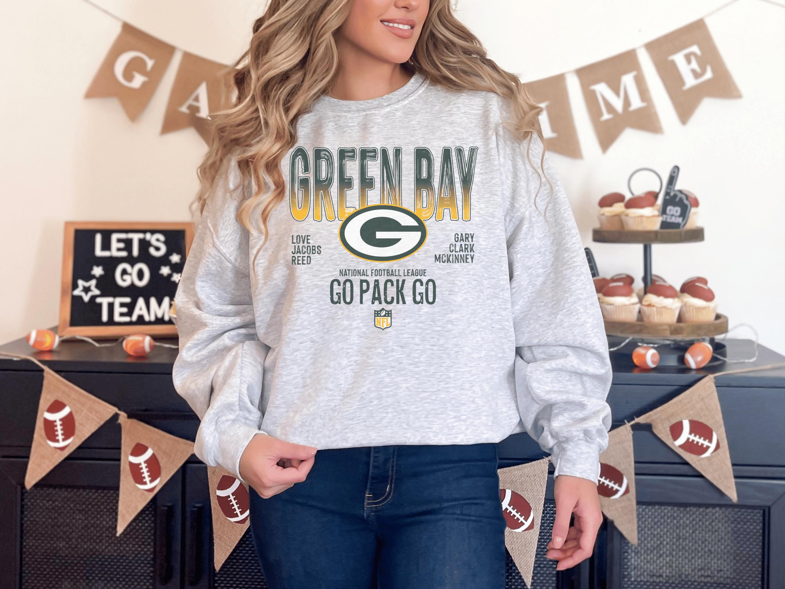 H+P Wholesale - Wholesale Graphic Sweatshirt - Unisex - Greenbay Packers Go Pack Go Graphic Tee/Crew2