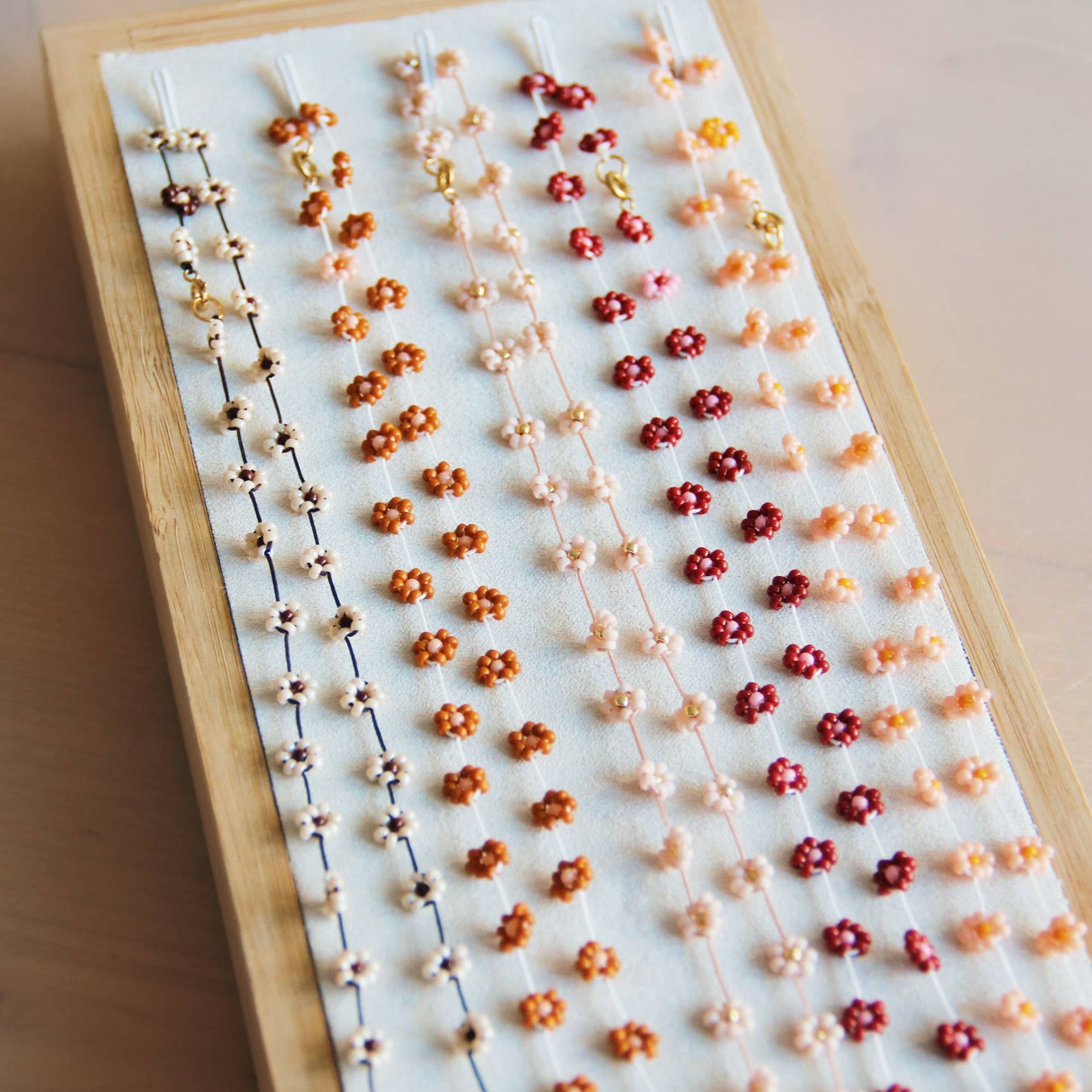 Bazou - Wholesale Pendant/Charm Necklace - Daisy flower necklace - nude/gold4