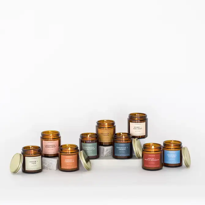 Calyan Wax Co. – Großhandel Kerze im Glas / gefüllte Kerze – Seaside + Citrus - Mini-Sojakerze im Bernsteinglas4