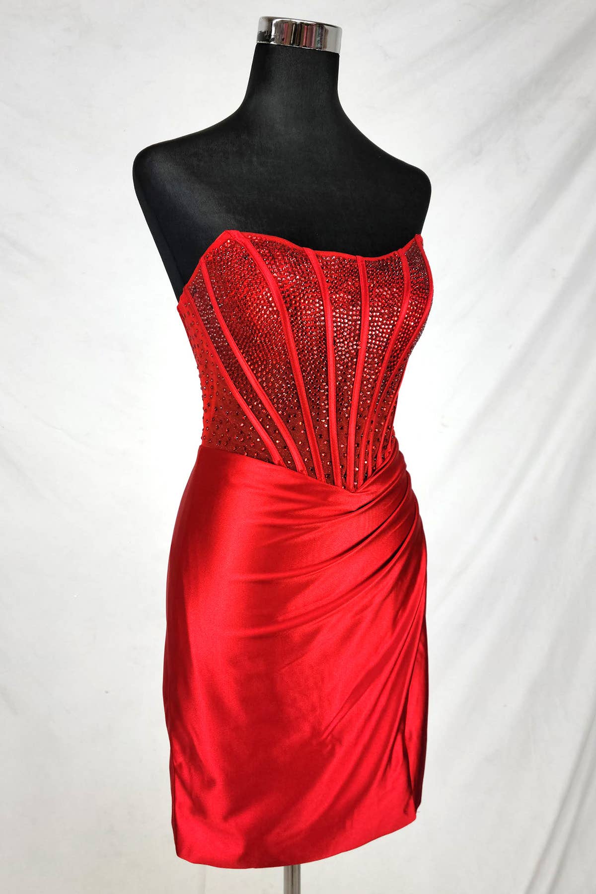 Chicas – wholesale Klänning - Dam – Kort miniklänning med juvelprydd korsett och satinkjol C37512