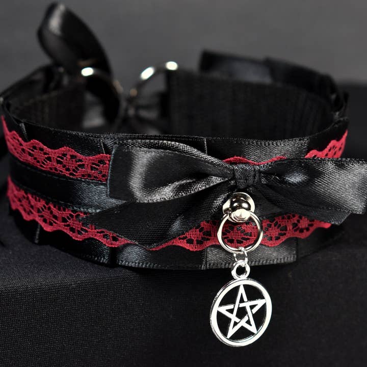 Gargantilha Gótica Vermelha por atacado de Naughty Pawsies