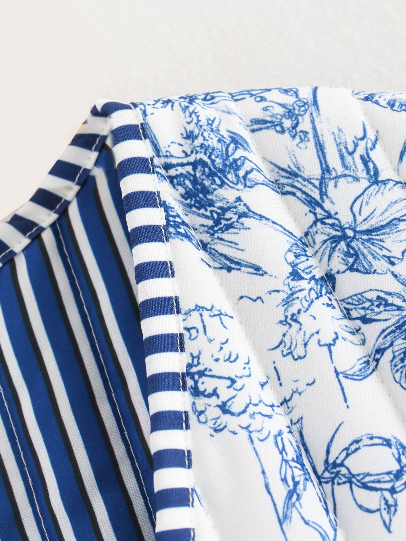 Rosa Clothing - Wholesale Outerwear Vest - Women's - Oriental porcelain printed Tie front Floral quilted vest2