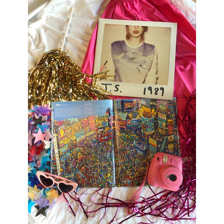 HarperCollins Focus - Wholesale Biography & Memoir - Taylor Swift: Unofficial Search & Find Biographies9