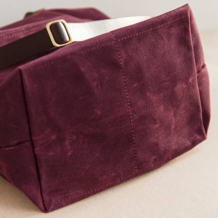 Quince & Co. – wholesale Tote bag – Women's – Waxed Canvas Crossbody Tote