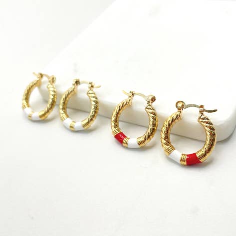 Créoles torsadées en or 18 carats en émail blanc ou rouge pour la vente par Luxus Accessories