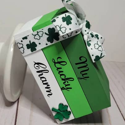 Mini faux livres empilés pour la vente par BlackSwanOccasion