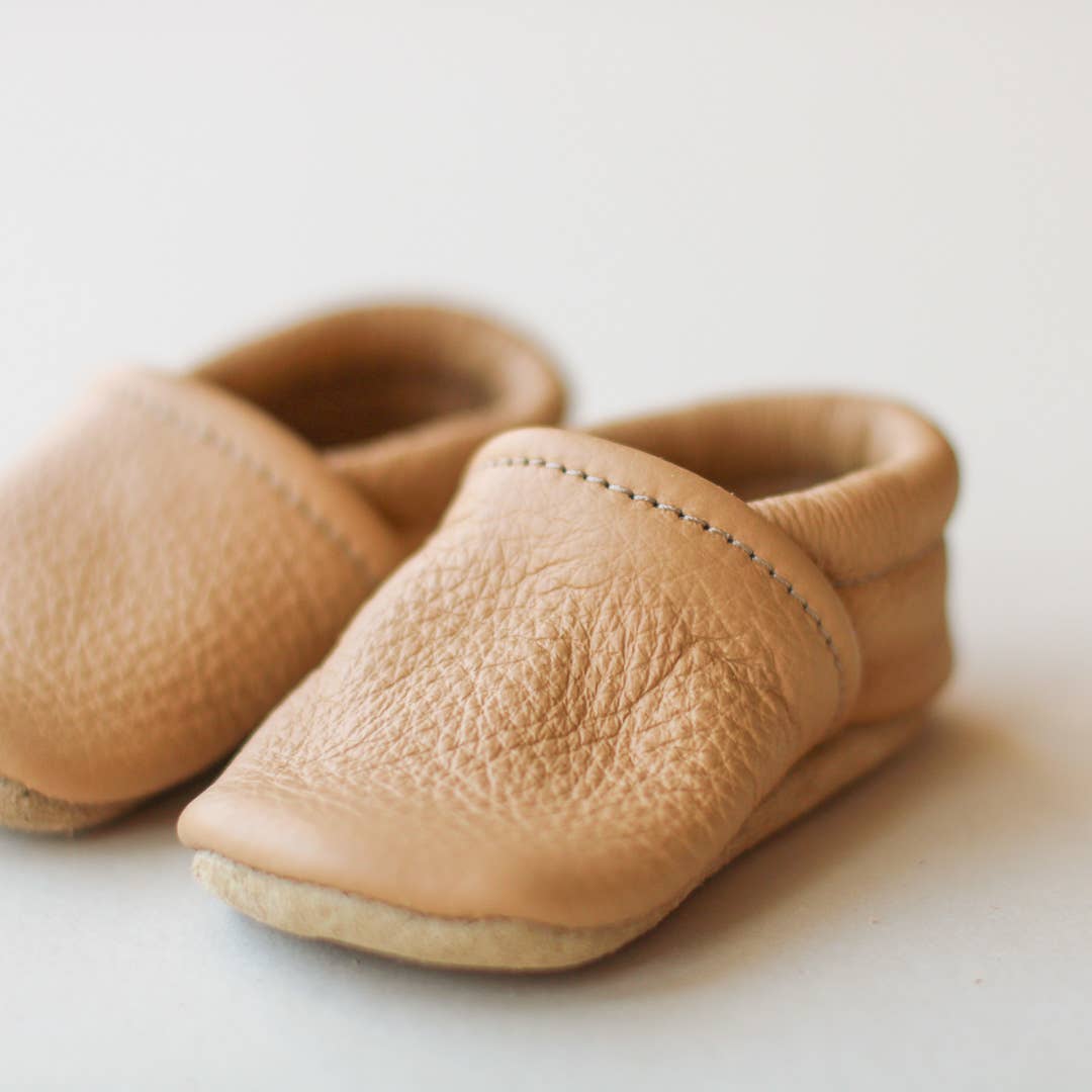 Sun & Lace - Wholesale Crib Shoes - Baby - Gender Neutral Baby Shoes in Light Brown | Slip-on Moccs1