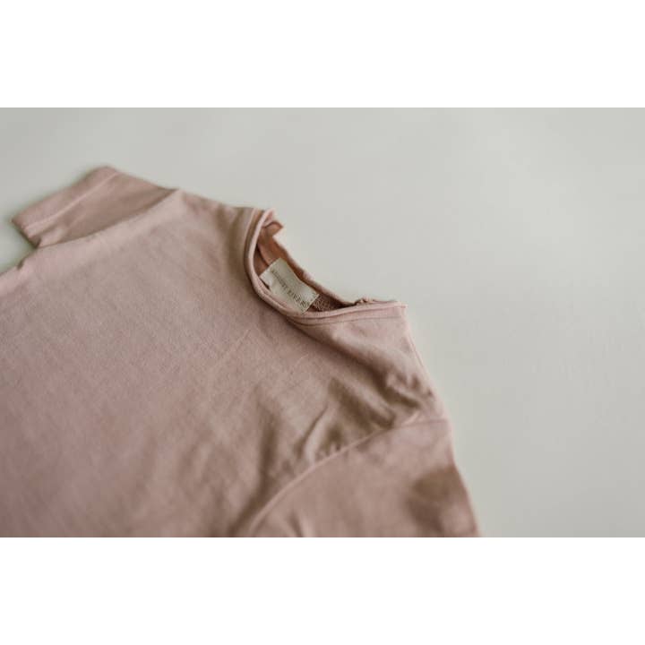 T-shirt The Raw Edged | Petal pour la vente par August River Co.