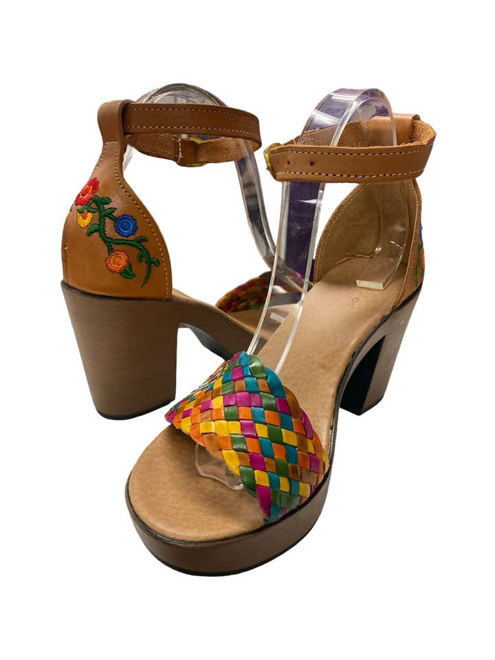 Læder blomsterbroderede hæle for engroshandel hos Cielito Lindo