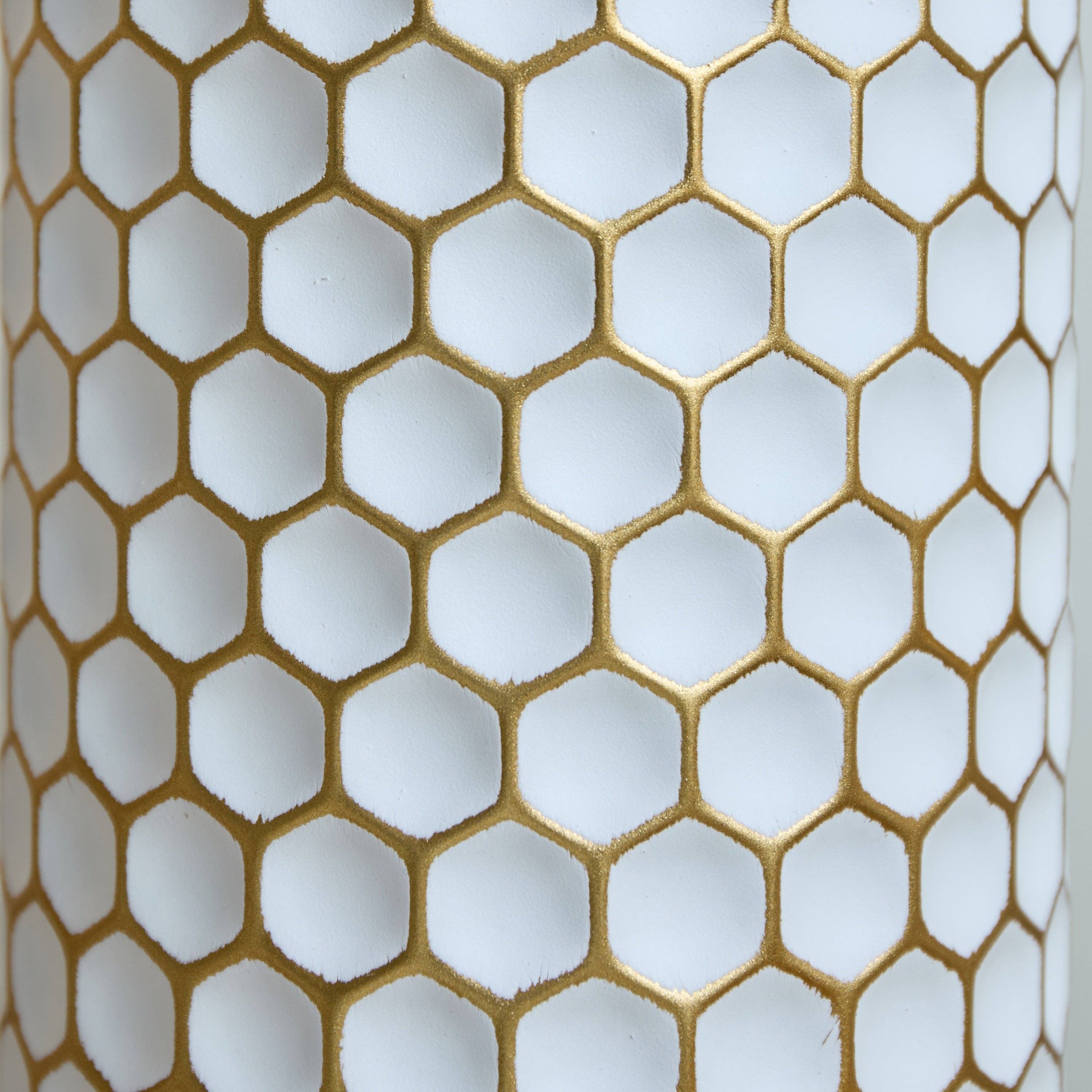 39F Inc. - Vente Vases - Ensemble de 3 vases de sol en métal doré et blanc en forme de goutte3