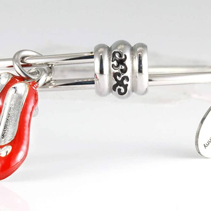 Dave The Bunny – Engroshandel Armbånd med vedhæng – Troldmanden fra Oz | Ruby hjemmesko smykker eller Ruby Red Slippers armbånd armbånd for Fans af Troldmanden fra Oz Gaver eller Troldmanden fra Oz Samleobjekter af Ruby Red Tøfler til Dorothy fra Troldmanden fra Oz Party Favor3