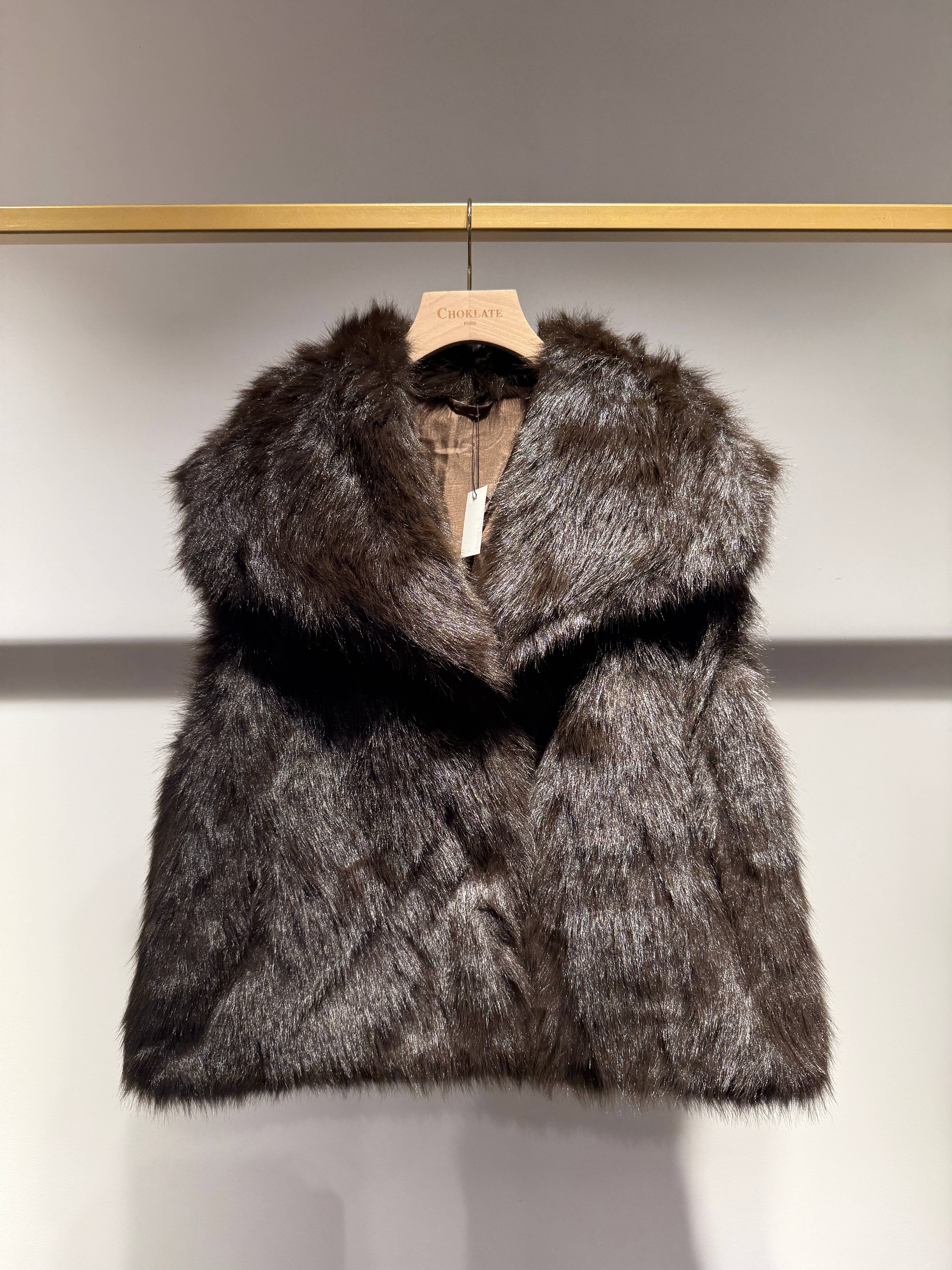 CHOKLATE PARIS - Wholesale Fur/Faux Fur Coat - Women's - Sleeveless faux fur jacket with notched collar - Y1281