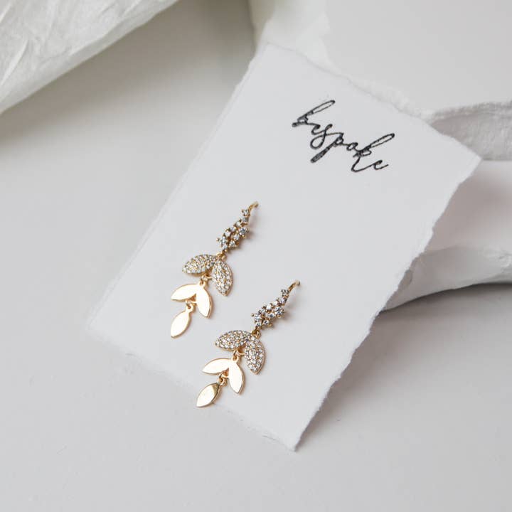 Lilium Ohrschmuck für den Großhandel von Bespoke Bridal