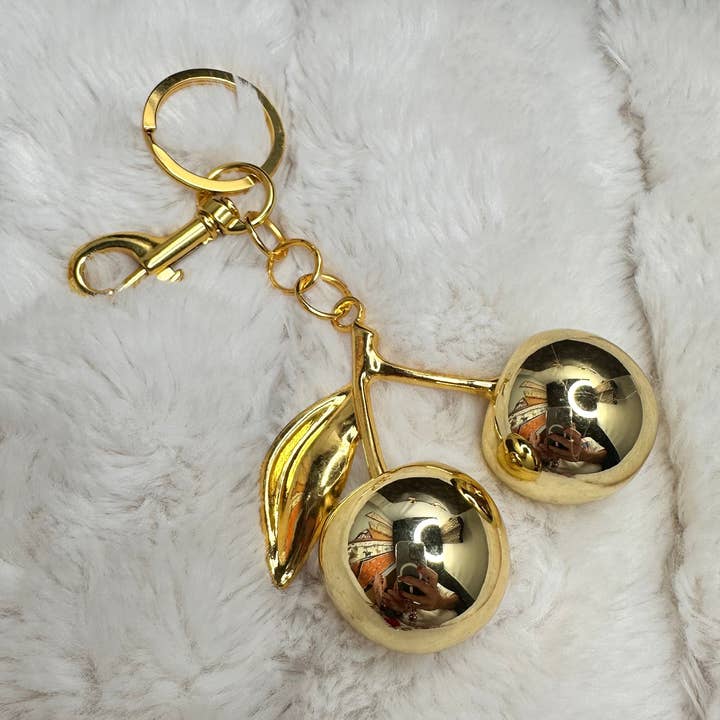 Porte-clés Cerise | Designs Erika Williner pour la vente par Erika Williner Designs