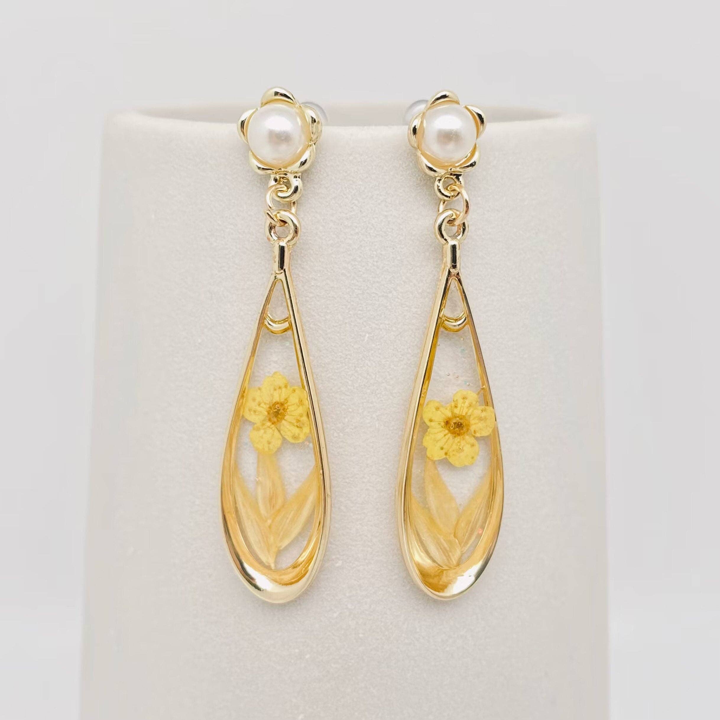 Mio Queena – wholesale Dangle earrings – Dried Flowers Daffodil Post Earrings - PDF2