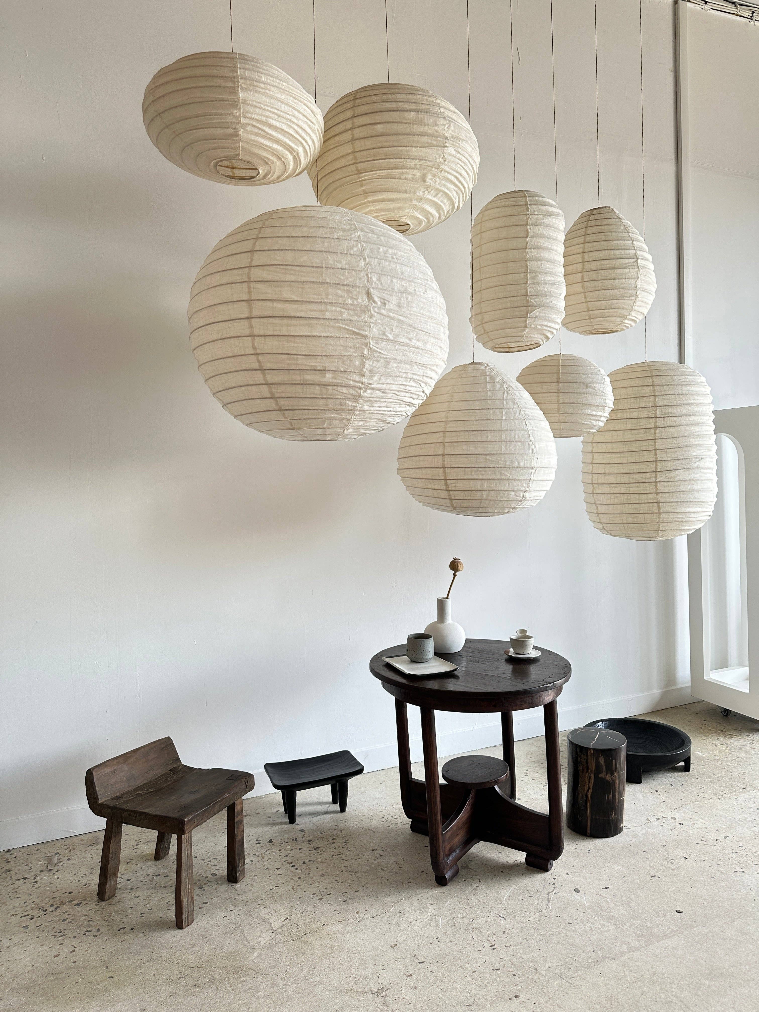 Office Objets - Wholesale Chandelier/Hanging Light - Medium round Japanese-style pendant light in rattan and natural linen D:4026
