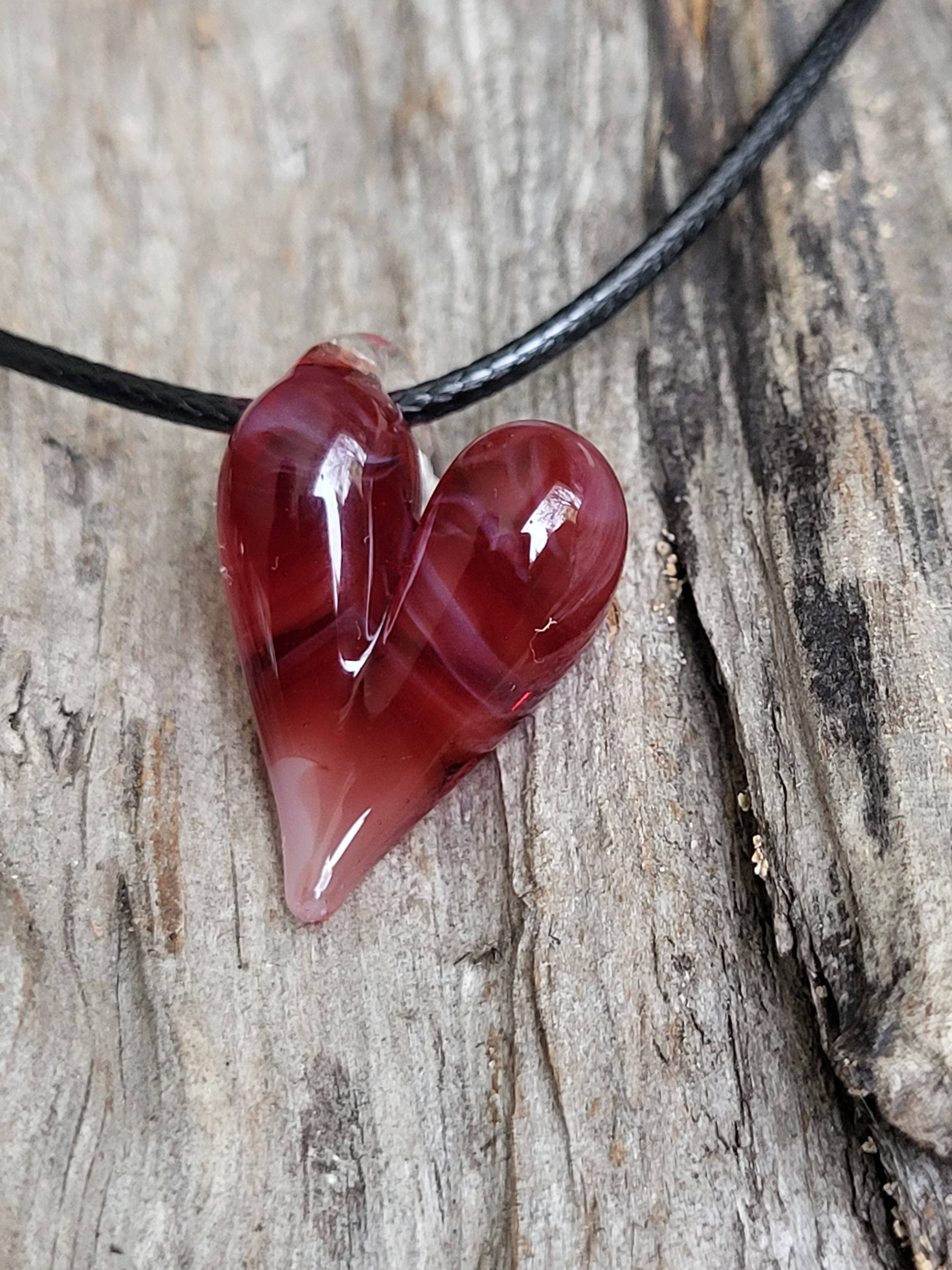 AB Glass Designs – wholesale Hänge-/berlockhalsband – Blåst glas hjärta halsband -olika färgalternativ2