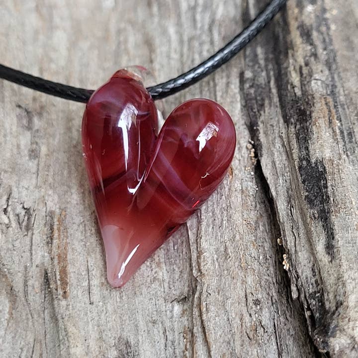 AB Glass Designs – wholesale Hänge-/berlockhalsband – Blåst glas hjärta halsband -olika färgalternativ2