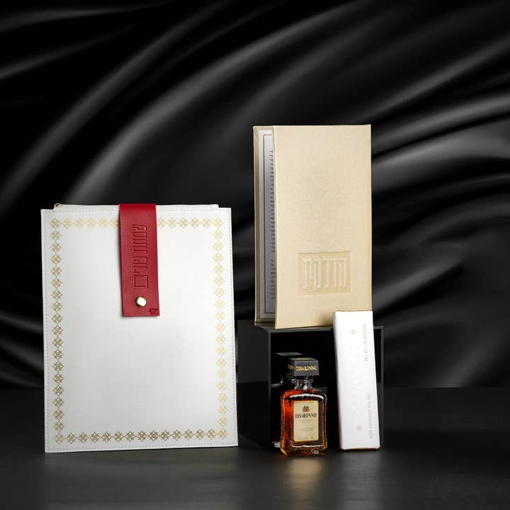 Mishloach Manot - Pochette en cuir pour la vente par Waterdale Collection