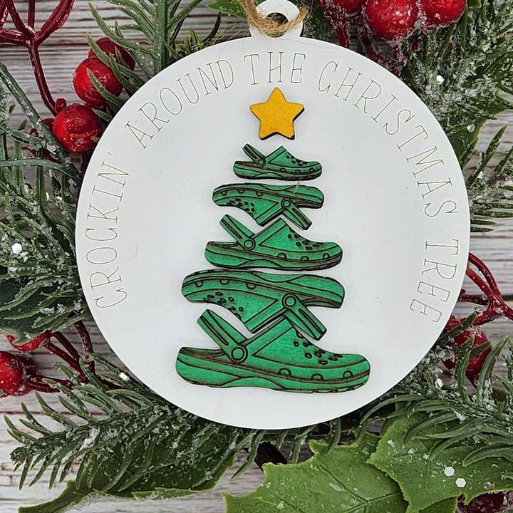 „Crockin' Around the Christmas Tree“ Ornament für den Großhandel von Burning Stitches