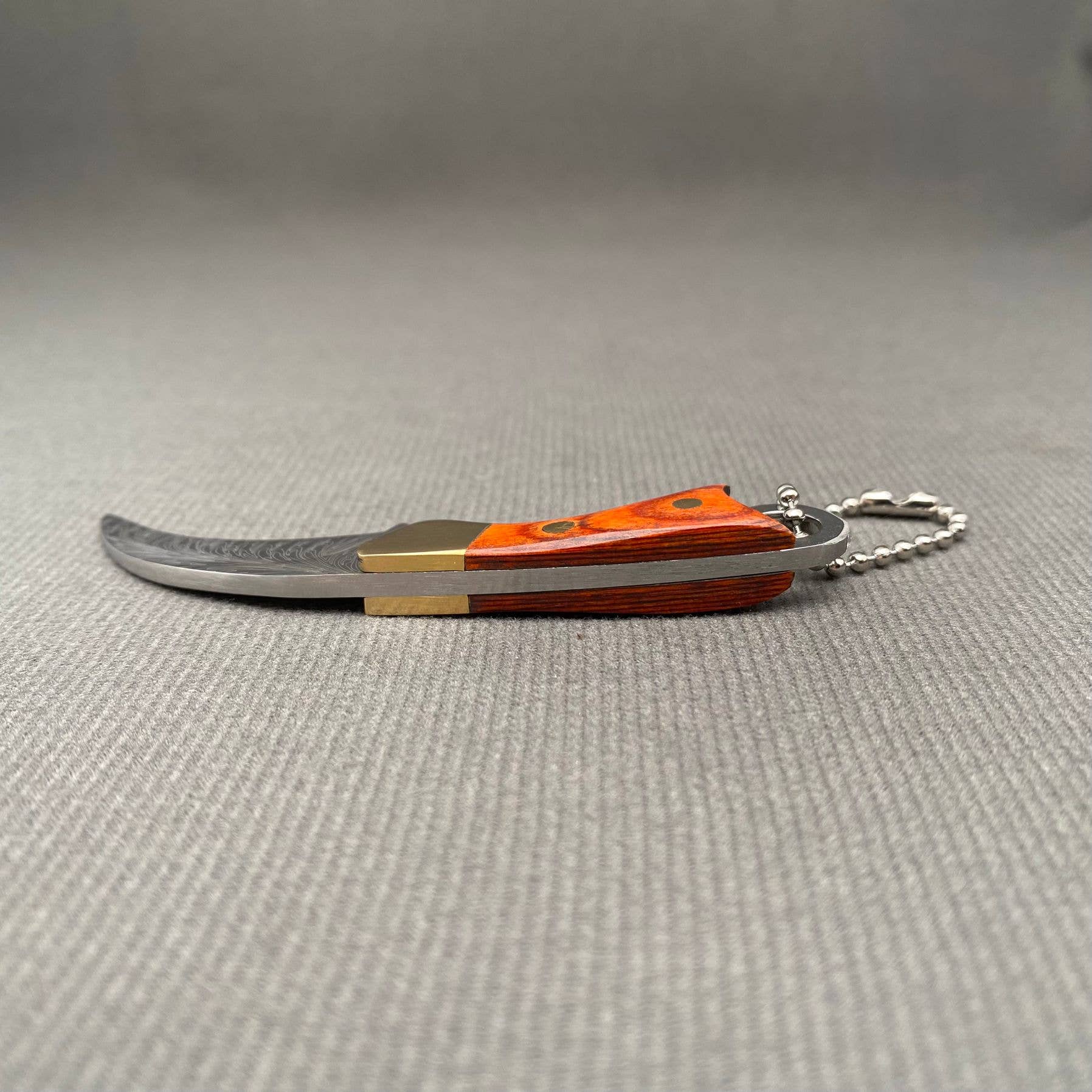 Mio Queena - Wholesale Pocket Knife/Holder - Portable Textured Stainless Steel Knife with Protective Cover1