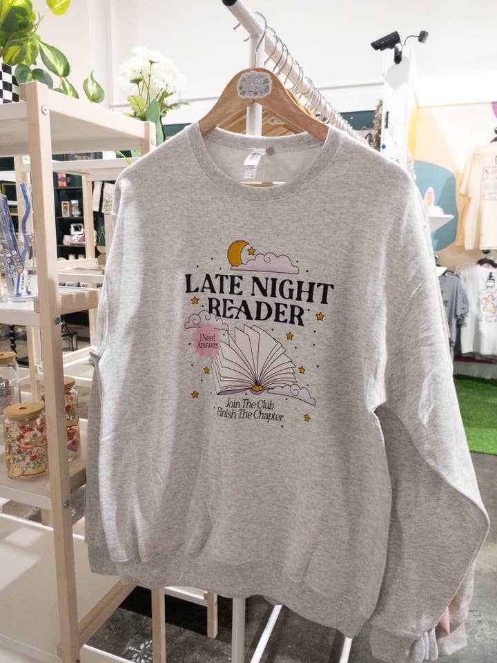 Sudadera del Club de Lectores Nocturnos para venta al por mayor de Be Bold Stay Bold