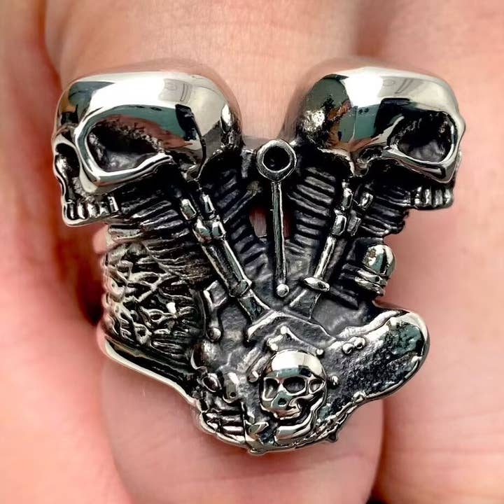 Anillo Biker Jewelry de acero inoxidable con forma de calavera para motocicleta, MJ/MR para venta al por mayor de Mio Queena