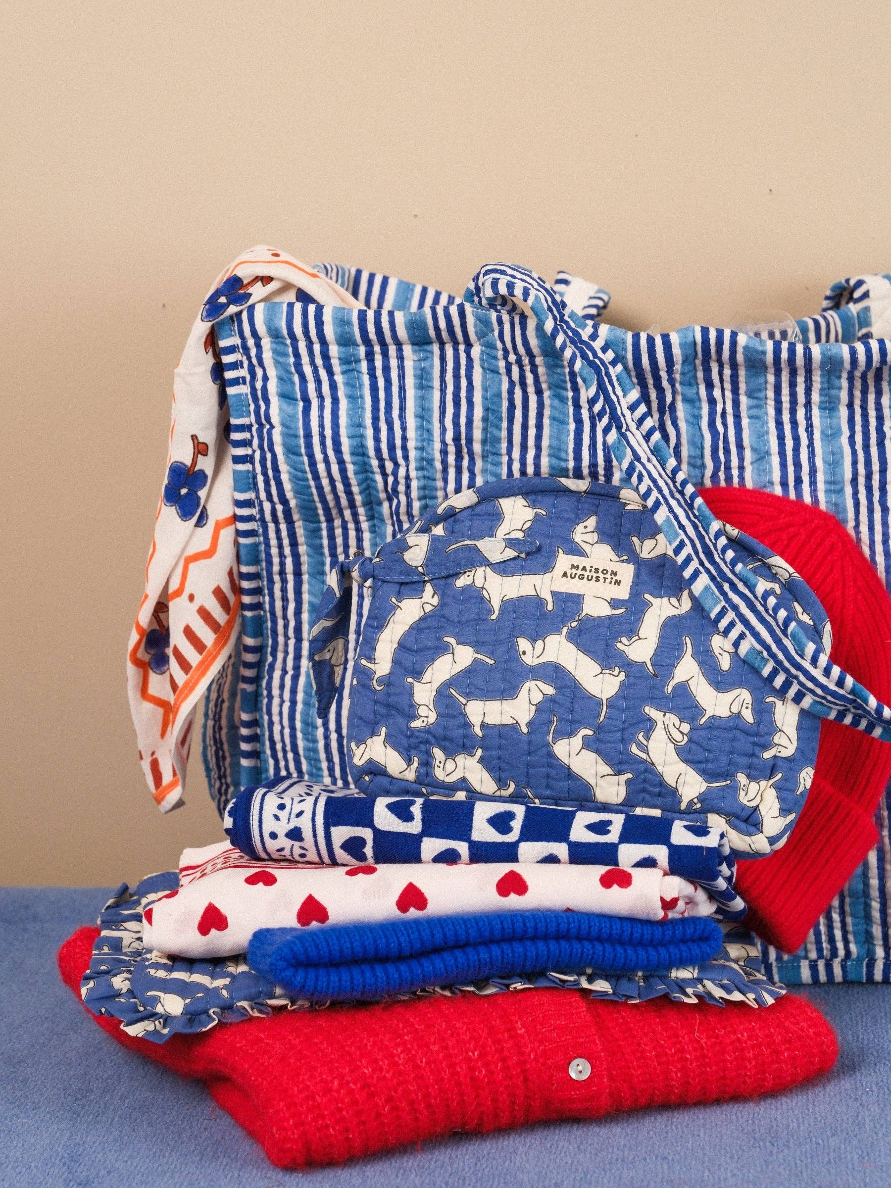 Maison Augustin - Wholesale Makeup/Cosmetic Bag - Dachshund Blue Makeup Kit0