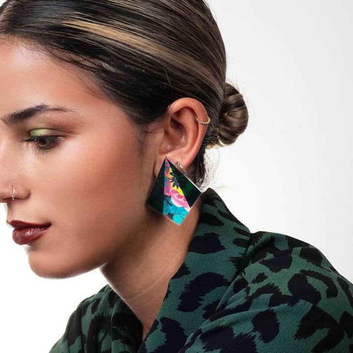 Geometrische Ohrringe mit Muster und smaragdgrünem Acryl #MUN006 für den Großhandel von Goiaba Design