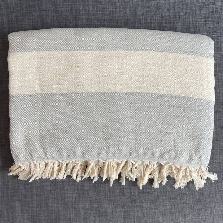 Wildash London – wholesale Throw blanket – Alicia King Size Bed Throw XL | Soft Grey