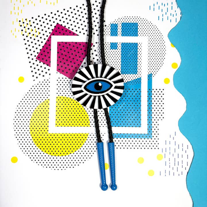 Bolo tie Œil qui voit tout - Cordon noir pour la vente par Audacious Studio